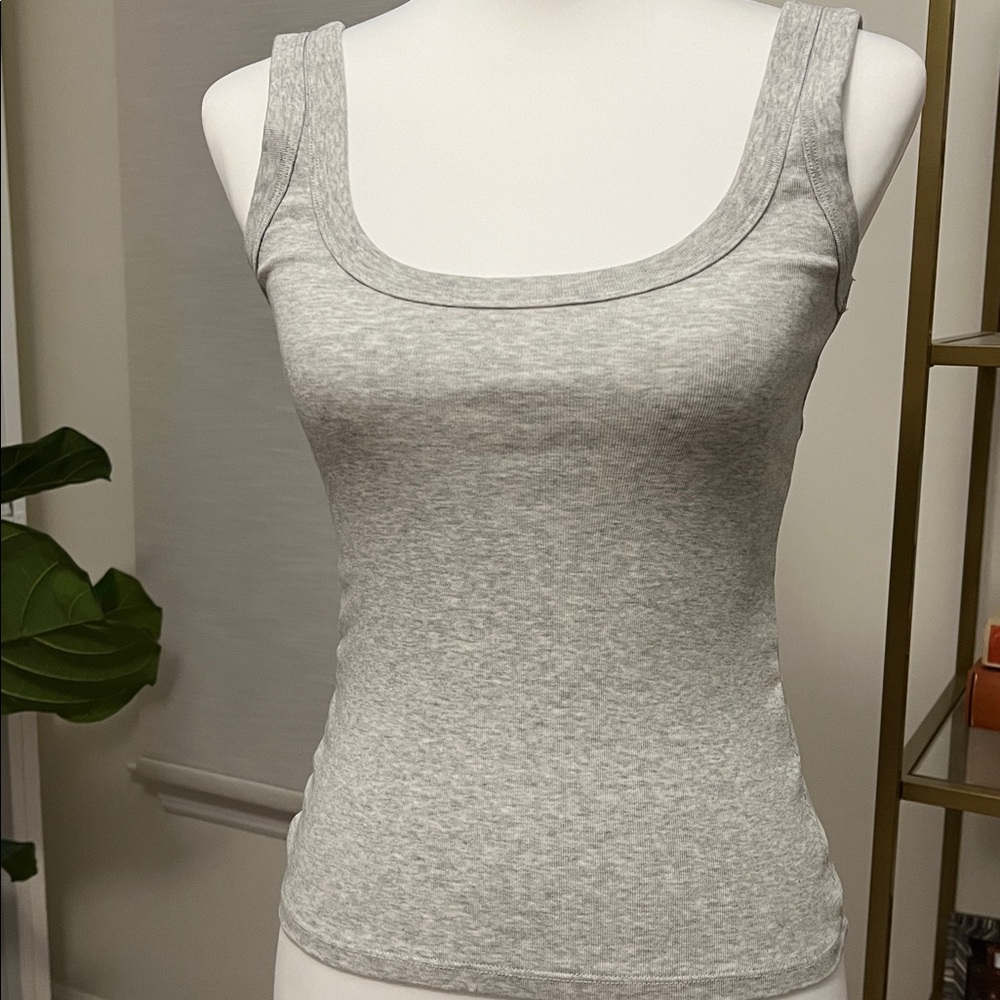 Ribbed Scoopneck